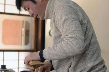 คุณ Matsumoto กำลังชงน้ำชาสำหรับพวกเรา
