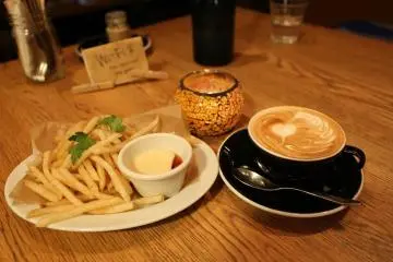 <p>A bowl of crispy fries &amp; a cup of warm drink</p>