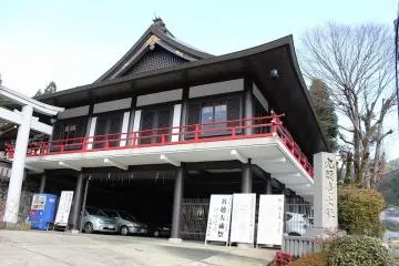 대사의 회관. 이 2층은 홀이 되어있어, 강연 강화가 열리고 있다