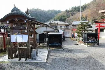 검은 지붕의 촛대