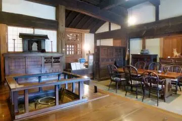<p>Sit and enjoy tea in the cafe.</p>