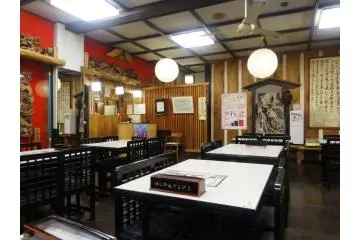 <p>The restaurant has both regular tables and tatami seating and can cater to large groups</p>