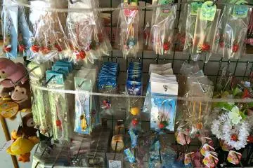 <p>มีของที่ระลึกน่ารักๆมากมายที่ตึกหลัก</p>