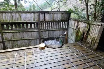 <p>A one-person rotemburo in the women's bath</p>