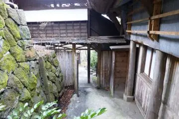 <p>The ryokan is a rambling old building with lots of bridges and passageways</p>