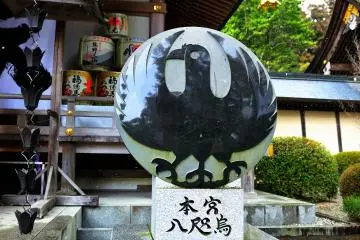 <p>In this shrine, like in Kumano Nachi Taisha Shrine, 'Yatagarasu', the guide of God, is enshrined.</p>