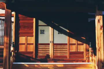 Temples rest in several corners of the town, well preserved and gorgeous under the late-autumn sunset.