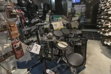 <p>B1F: These 3 DTX electronic drums sets on display are free for all customers to try out! I bought one from right here!</p>