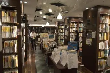 <p>3F: More like a library than a music store, this floor stocks sheet music and music books for all genres and all instruments.</p>