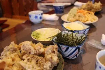 Tempura maitake, rumput laut nori dan lainnya