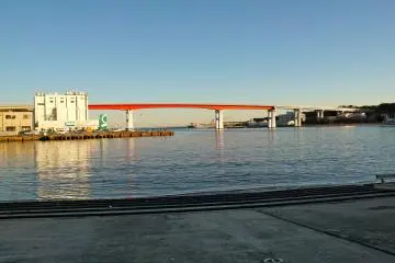 <p>A view of Jogashimaohashi Bridge from Misaski Port.</p>