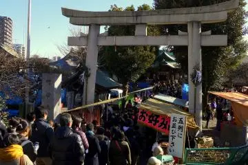 <p>On New Year's day the path to the shrine is crowded</p>