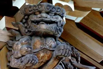 <p>Carving of a shishi - a mythological creature with powers of protection</p>