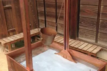 Test your skill: Balance the water in the bucket