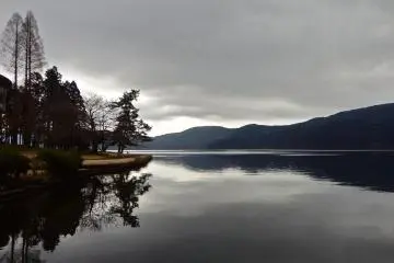 When the lake is calm, its surface is like a mirror.