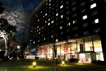 <p>Spacious lawn of Grand Prince Hotel Takanawa</p>