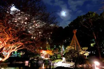 <p>Illuminated Japanese Garden of Grand Prince Hotel New Takanawa under the mysterious moon</p>