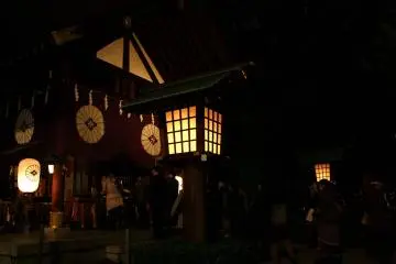 <p>On the weekends and holidays the lines stretch out as far as the street outside the shrine's gates. Everyone wants to be loved.</p>
