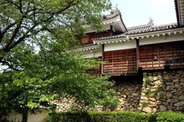 <p>Step back in time in the peaceful remains of Fukuchiyama Castle</p>
