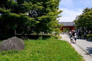 <p>Entrance to Byodo-in</p>