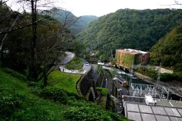 <p>View from above the dam</p>
