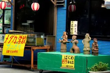 <p>Some funky clay figurines for sale in a car park</p>