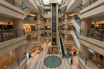 <p>It's hard to believe they were able to fit such a large shopping area into a domestic airport terminal. The first four floors are filled with shops and restaurants, while the top floor offers access to the observation deck.</p>