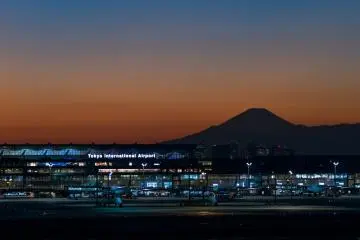 <p>On clear days, the views of Mt. Fuji from Haneda's observation deck can be spectacular.</p>