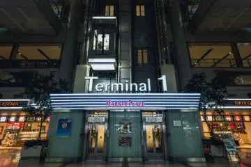 <p>With an open, bright design, even the elevators at Haneda make your time there more enjoyable.</p>