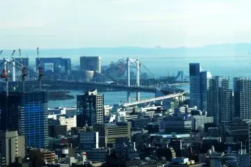 You can see the Tokyo bay area from the viewing space including Rainbow Bridge and on the left side the Fuji Television building.&nbsp;