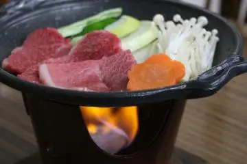 샤쿠나게에서 여러분 바로 앞에서 요리된 히다규 소고기