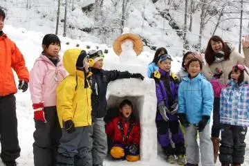 출입구와 마스코트가 완비된 우리 얼음집