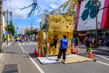 <p>Activities for the enthusiastic children during the Kutchan Matsuri.</p>