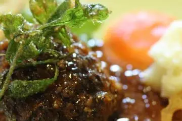 <p>เลือกเนื้อหรือปลาก็ได้</p>