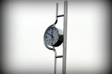 다리의 시계탑