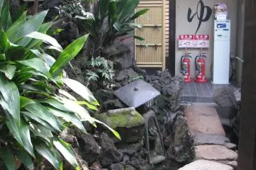 <p>ทางเดินไปห้องอาบน้ำรวม</p>