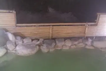 <p>Enjoy an outdoor hot spring bath with a great view</p>