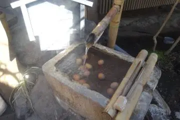 <p>Vous pouvez m&ecirc;me plonger un &oelig;uf dans les sources chaudes, c&rsquo;est le tamago onsen</p>