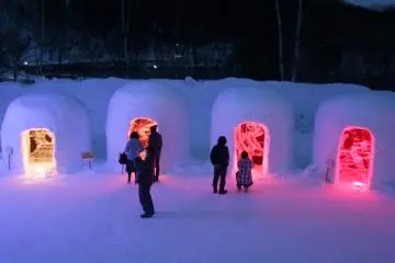 <p>People exploring the Yumoto Onsen Snow Festival</p>