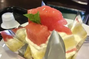 Summer fruits + sponge = YUM!