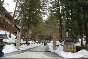 정문과 참배길