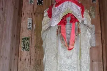 산지조존당의 돌 지장존