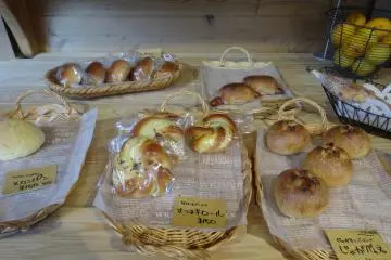 <p>The fig rolls were my favorite, but there are about 20 different breads on offer</p>