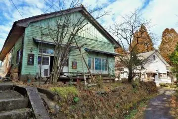 <p>Follow handwritten Japanese signs with red arrows to the Kyu-jogako-ato, a former girls' school-turned-shopping and eating complex. It is just a short walk from the shopping street.</p>
