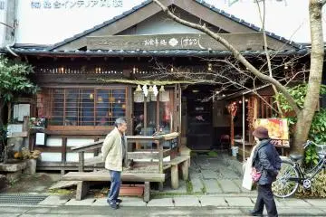 <p>Although there are other wonderful places to eat lunch, I recommend Hanabishi.</p>