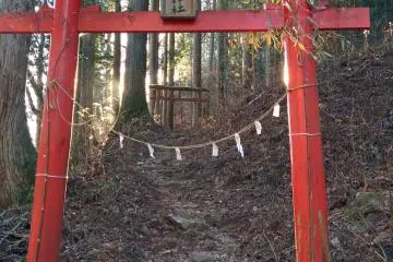 <p>Age-old archways/gates lead you off the stone path</p>
