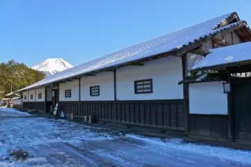 <p>Fuji Kachoen&nbsp;Flower Garden and Owl Park has a majestic view of Mt. Fuji, especially in the winter!</p>
