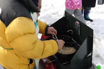 Frying the fish into tempura on the river