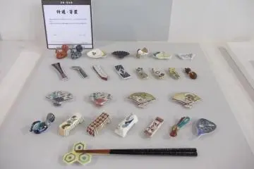 <p>Chopstick rests</p>