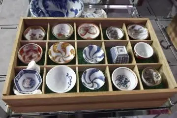 <p>An assortment of cups</p>